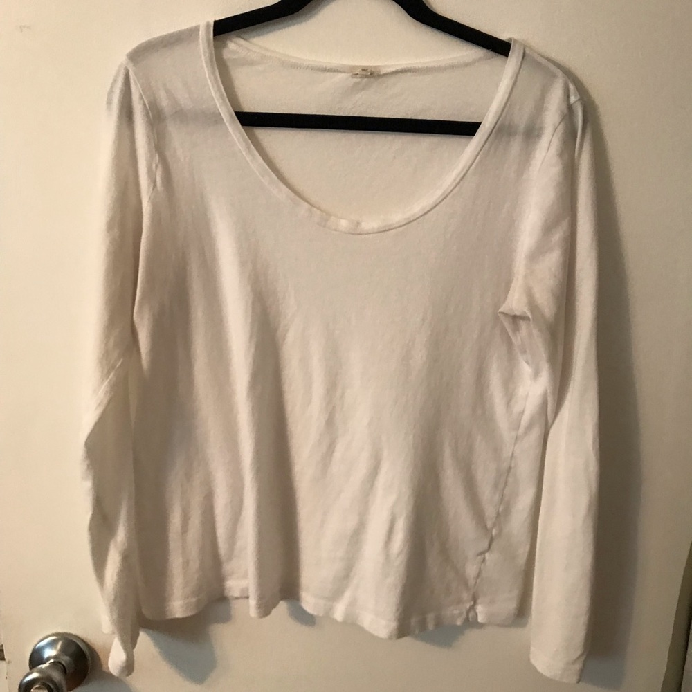 White tee shirt🎀